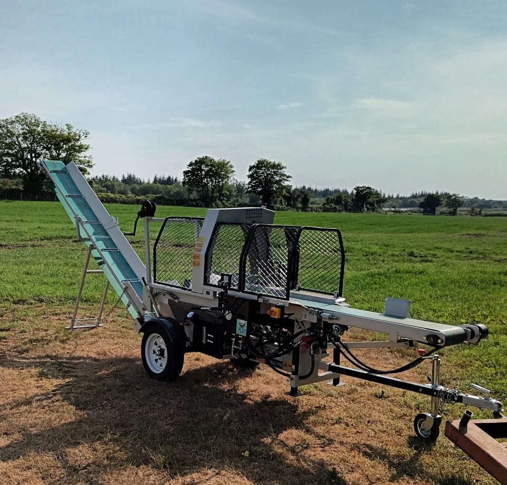 Lumag petrol engine firewood processor out of its crate today and ...