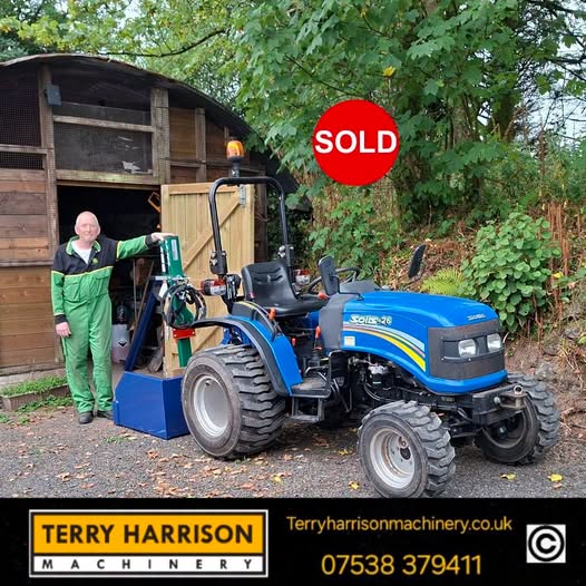 And another nice delivery today, this very tidy used Solis-26 with a new Beaconsfield Transport box, and Wessex log splitter. Thanks Simon for the order, we hope you enjoy your new kit 🚜👍